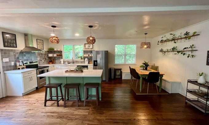 Knoxville House | Harmony · Charming Home- 7 min to downtown
