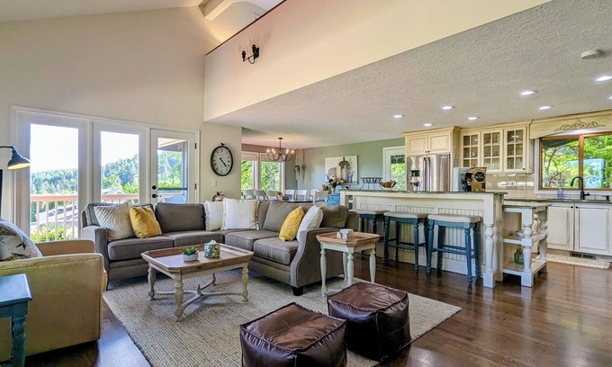 Sherwood House | Harmony Estate - Close to Portland and Wine Country Enjoy Your Peaceful Retreat