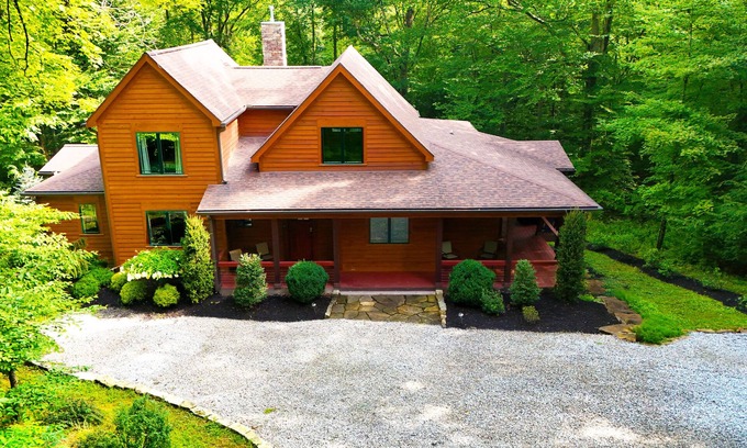 Victor Cabin | Harmony House Luxury Cabin with National Park Access