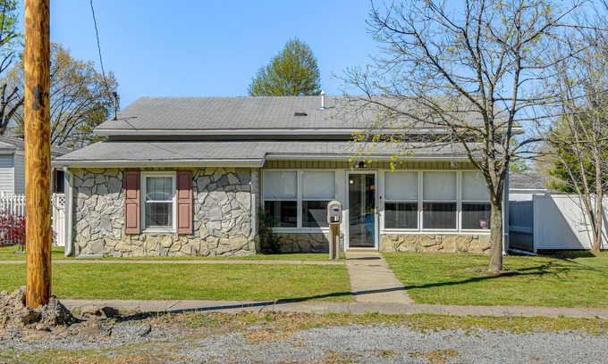 Harrisburg House | Harrisburg Home w/Private Yard + Screened Porch!