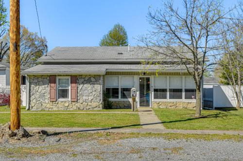 Harrisburg House | Harrisburg Home with Private Yard and Screened Porch!