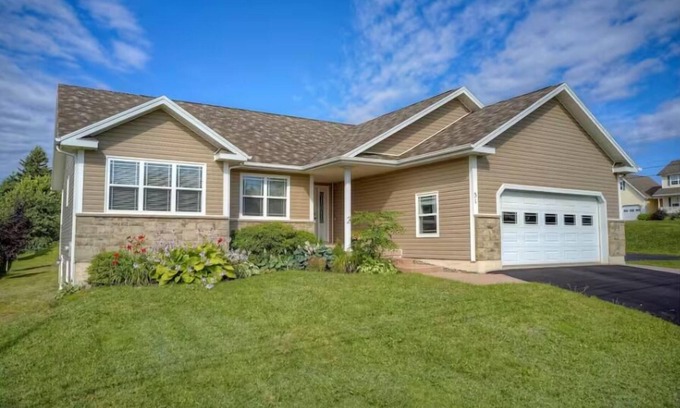 Stratford House | Harvest Haven close to Kinlock Beach and Golf, Harvest Haven - Spacious Home close to Golf and Downt.