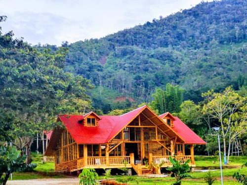 Oxapampa Cabin | HASSINGER RANCH Cabañas