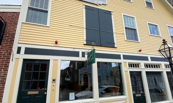 New Bedford Apartment | HATHAWAY HOME- Downtown Historic New Bedford, ACROSS FROM WHALING MUSEUM