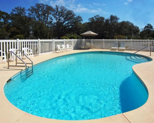 Thomas Drive Hotel | Hathaway Inn