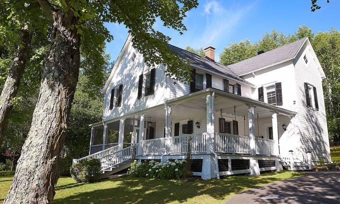 North Hatley House | Hatley House North Lake