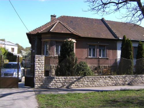 Zuglo House | Haus in Budapest mit Garten