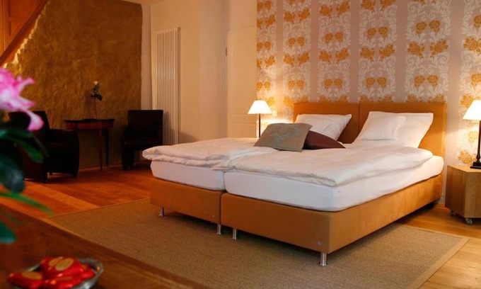 Heek Apartment | Haus Keppelborg: ZI Rosina mit Burggartenblick