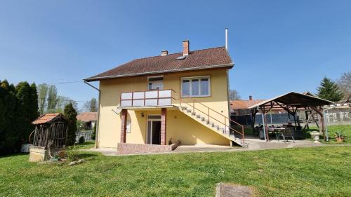 Szolad House | Haus Nadine - Balaton Vacation Homes