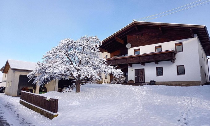 Oberperfuss Apartment | Haus Schmied - Wastl family - apartment/living room, 1 bedroom/shower,
