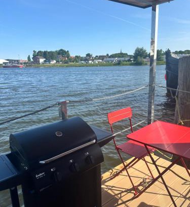 Herrenwyk Boat Rental | Hausboot Wasservilla