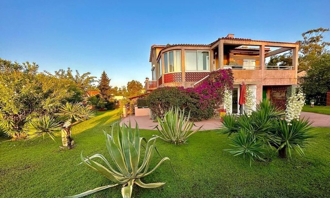 La Marana Villa | HAUT VILLA MESANGES 5 minutes walk from the beach !