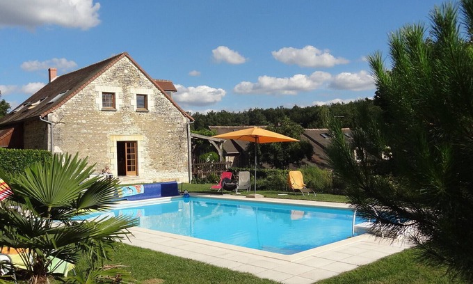 Saint-Sauveur House | Haven of peace, sweet home, swimming pool, 7 beds between Tours and Poitiers