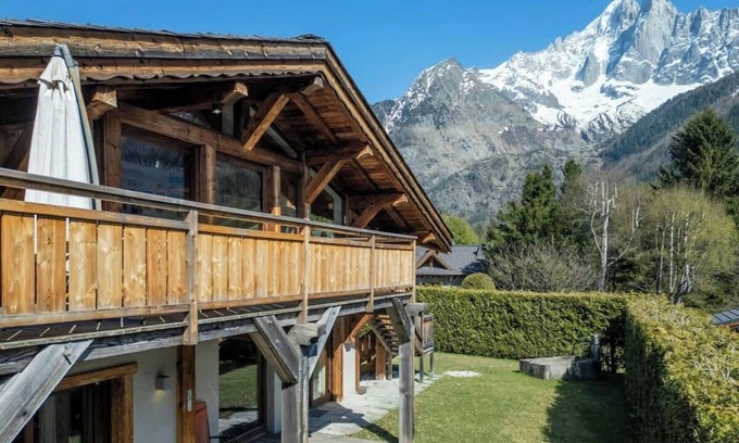 Les Praz-de-Chamonix Ski Chalet | Havre des Praz - 8px Views, Garden, Fireplace, BBQ