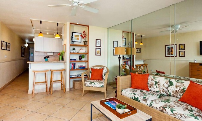 Maalaea Condo | Hawaii Life Rentals Presents Island Sands 110