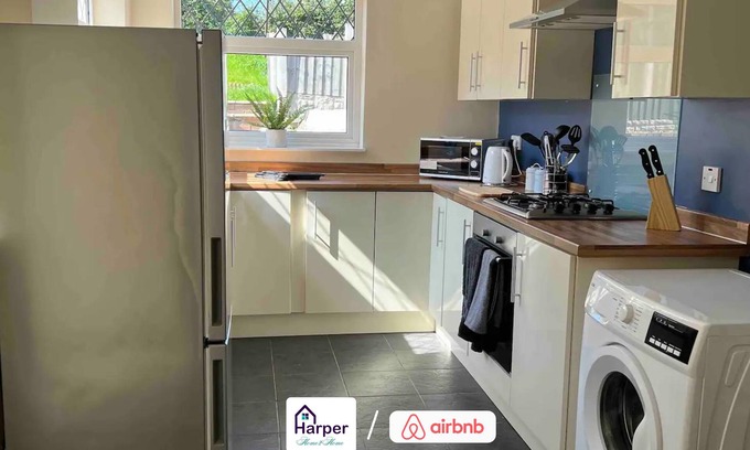 Ewloe House | Hawarden 4Bed Semi/Drive/Countryside Views