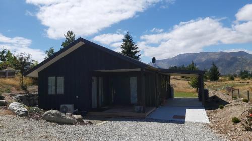 Lake Hawea House | Hawea Mountain cottage