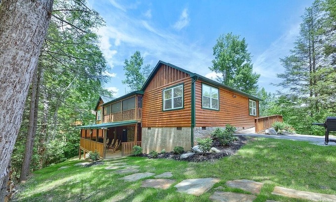 Black Bear Falls Cabin | Hawks Crest: Amazing Mountain Lodge with Spectacular Views
