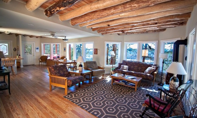 Fountain City House | Hawks View's Osprey Lodge