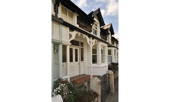 Waterhead Cottage | HAWTHORN COTTAGE, family friendly in Ambleside