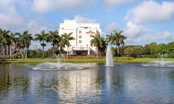 Palm Beach - West Palm Beach Hotel | Hawthorn Extended Stay by Wyndham West Palm Beach