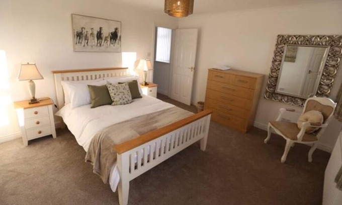 Blacon House | Hawthorn House, Cosy 2 Bed Near Chester City Center & Zoo