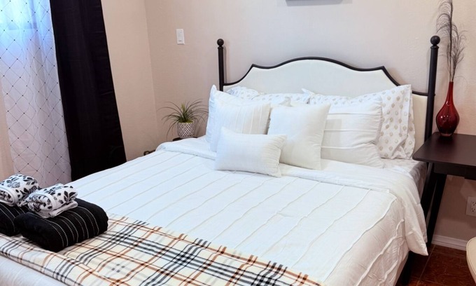 Hawthorne House | Hawthorne Hideaway - Near LAX & Sofi