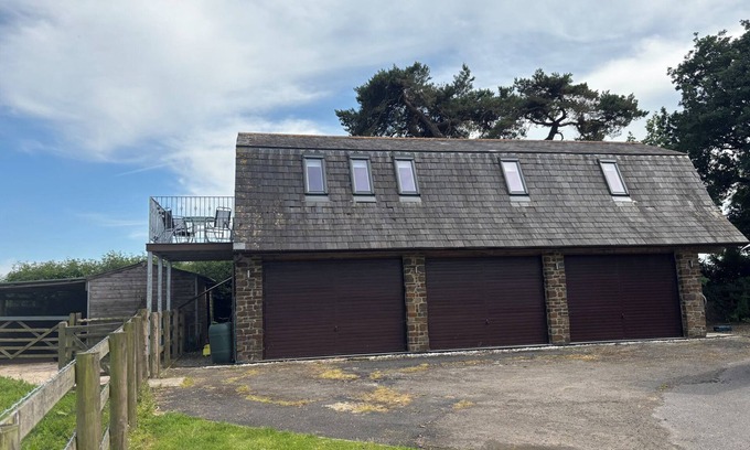 Riddlecombe Cottage | HAYES LODGE COACH HOUSE, pet friendly in Dolton
