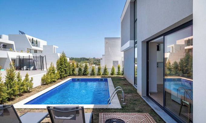 Santa Maria e Sao Miguel Villa | Hazel Green Villa, Sintra, Lisbon