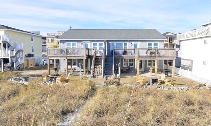 Cherry Grove Beach House | Hazels Castle Huge 2 in 1 Oceanfront House near Pier