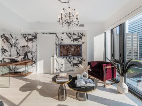 Bloor-Yorkville Apartment | Hazelton Suites - Yorkville - Indoor Pool & Hot Tub