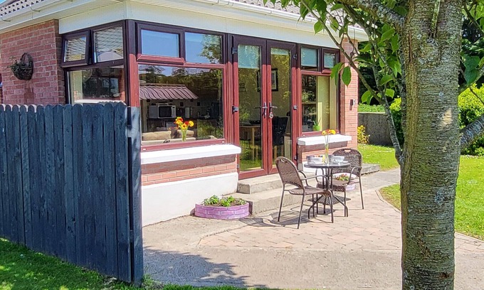 Sligo House | Hazelwood Holiday Home - Cozy & Homely