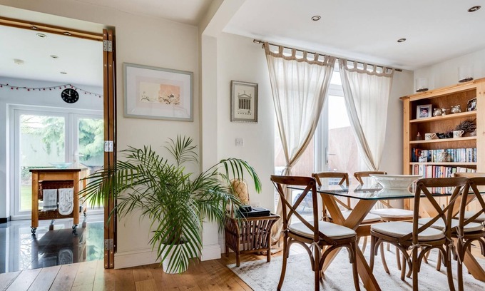 Headington House | Headington Orchard - 3 Bedroom House Parking Garden