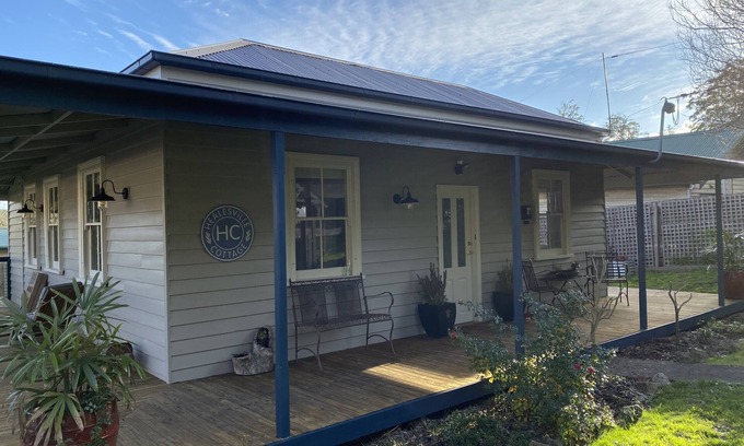 Healesville House | Healesville Cottage - just a short walk to the centre of town