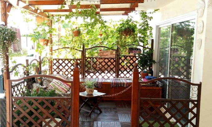 Chlorakas Apartment | "Heart for Art" Studio Apartment 700m from the sea and close to amenities