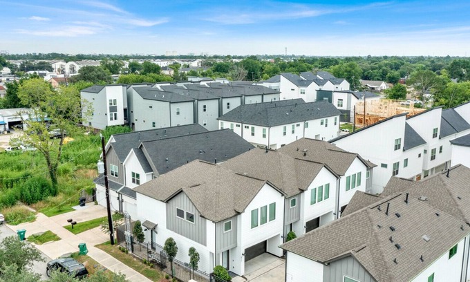 OST - South Union House | Heart of Houston Retreat Family Townhome by Museums & Parks