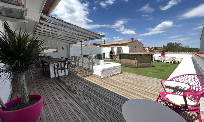 Saint-Pierre-la-Mer Apartment | Heart of the resort, Beau T4 of 130 m² with 150 m² terrace and private pool
