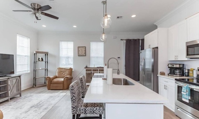 Central City House | Heart of the city 2-bedroom townhome in New Orleans