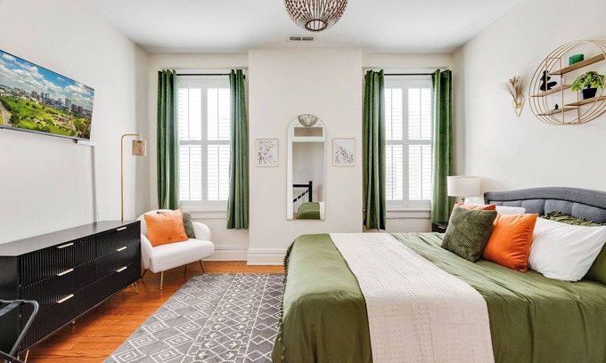 Fan District House | Heart of the Fan: 2BR/2BA Strawberry Street Stay