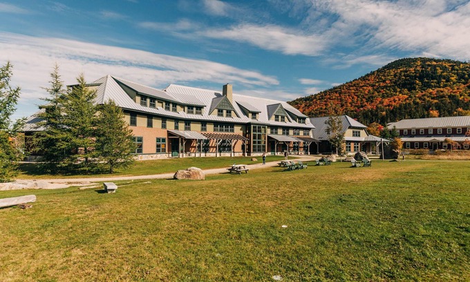 Bretton Woods Condo | Heart of the Presidential Range! Hiker Breakfast, Shared Bath, Trail Access
