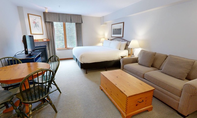 Sun Peaks Hotel | Hearthstone Lodge #327