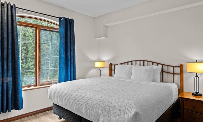 Sun Peaks Hotel | Hearthstone Lodge #419