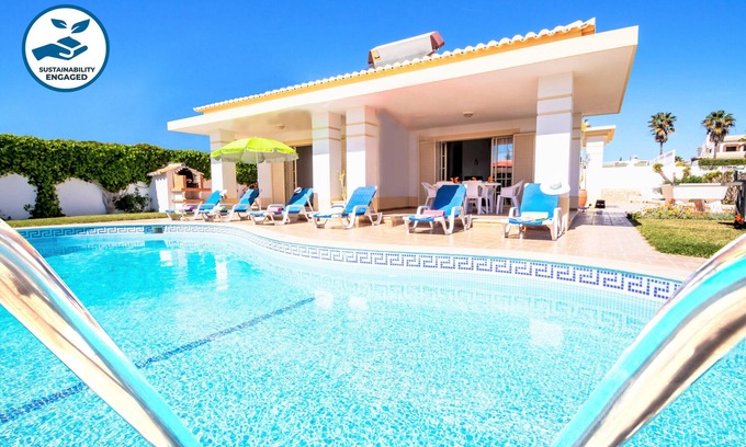 Albufeira Villa | Heatable Pool & Walk to Beach in Albufeira