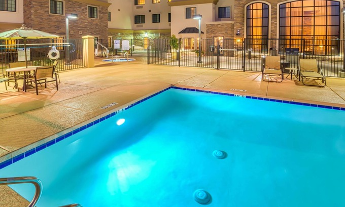Chandler Condo | Heated Outdoor Pool + Hot Tub + Free Breakfast