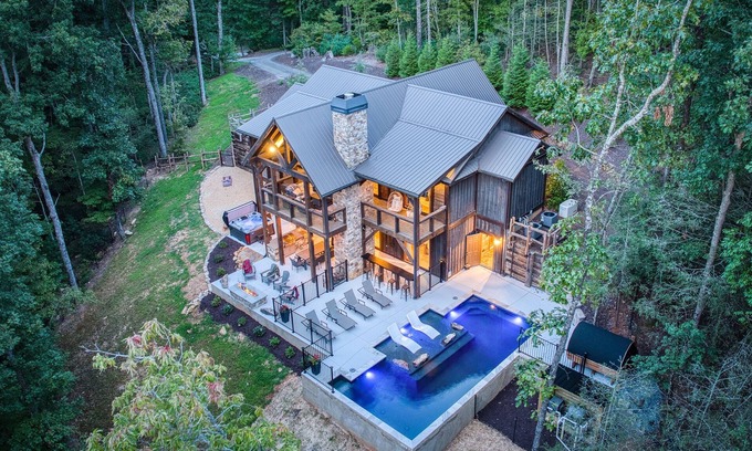 Blue Ridge Cabin | Heated pool, barrel sauna, hot tub, 4 king suites, LUXURY!