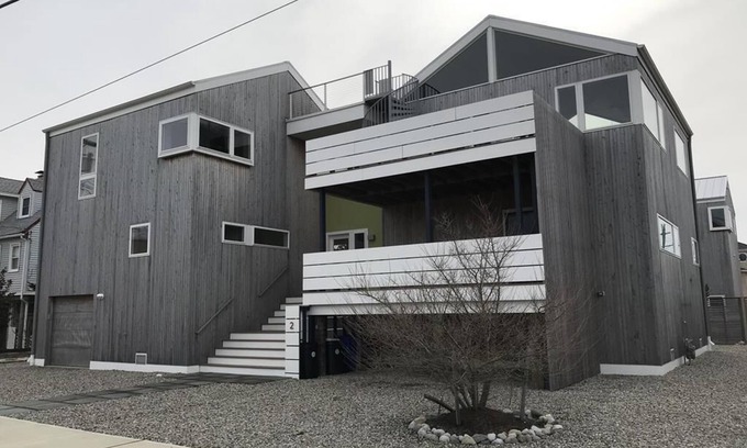 North Beach Haven House | Heated Pool. Beach Badges. Roof Top Deck with Views. Private yard. 140396