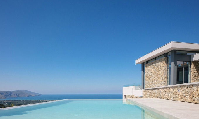 Filaki Villa | Heated pool, gym, superb views, close to Lake Kournas!