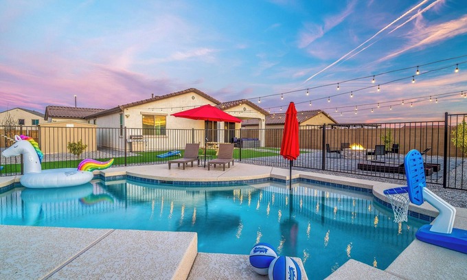 Maricopa County House | Heated Pool! King Bed, Pool Table, Ping Pong