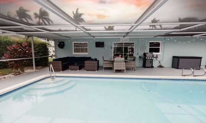 Yacht Club House | Heated Pool, Lanai, Bikes & Beach Gear, Near Beach, Dog Friendly, Fully Stocked