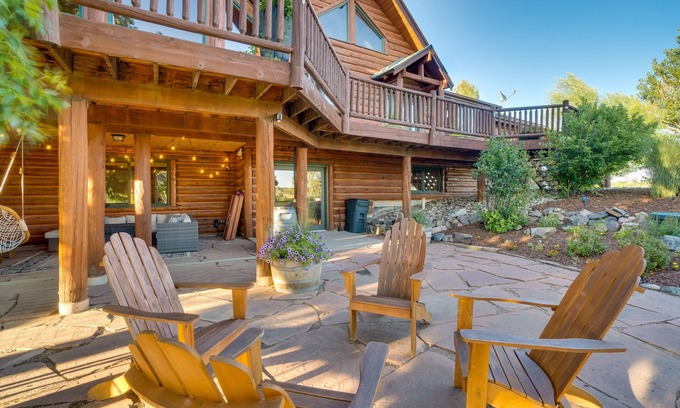 Parker House | Heated Pool + Mtn Views: Log Cabin in Parker!